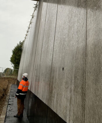 Mur en béton préfabriqué