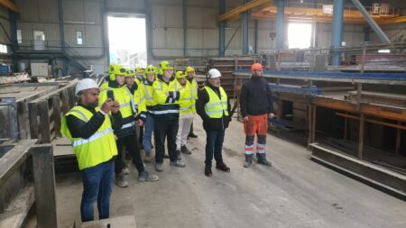 Présentation des métiers du béton préfabriqué aux apprentis